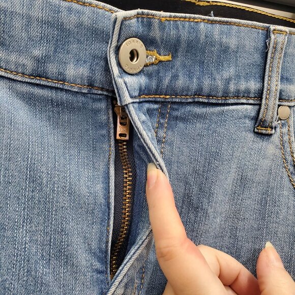 Torrid Bombshell Straight Woman's Light Wash Distressed Stretch Jeans Plus 20R‎ - Picture 4 of 7